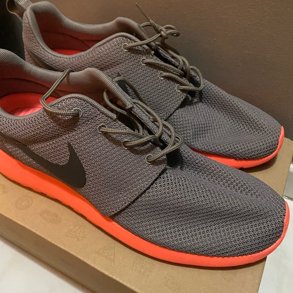 NIKE ROSHERUN SIZE 11 - Picture 2 of 5